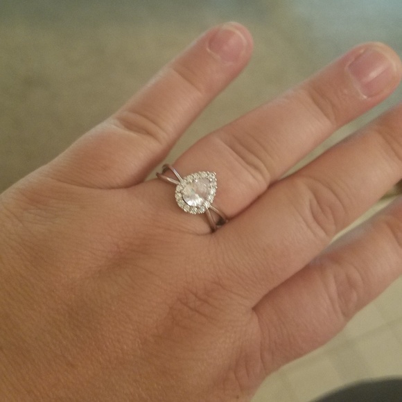 Beautiful Ring, Size 10 - Picture 6 of 7